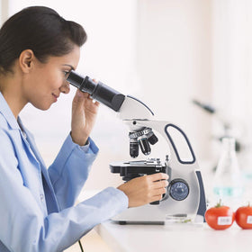SWIFT SW380B includes blank slides and cover slips for immediate experiments.
