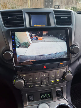 SYGAV backup camera switch demo highlights seamless screen switching.