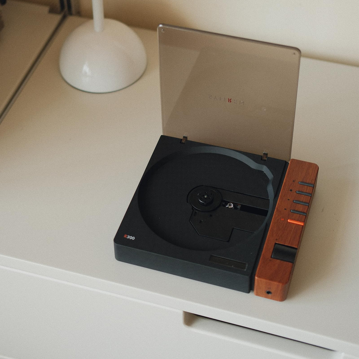 Syitren R300 rechargeable battery enables hours of music without mains power.
