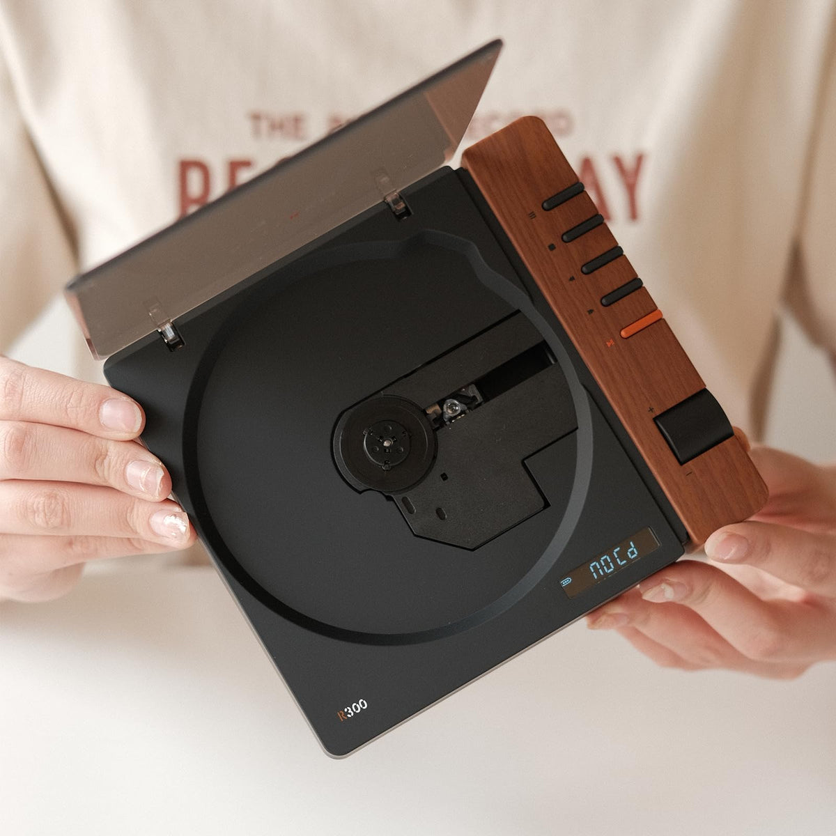 Syitren R300 SPDIF out port promises clearer digital sound.