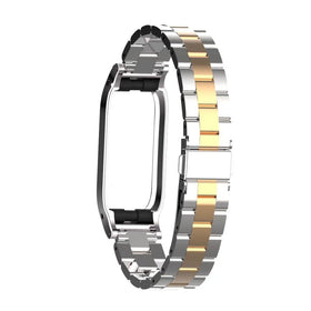 The T-BLUER Fitbit Luxe metal band in hand highlights universal fit compatibility.
