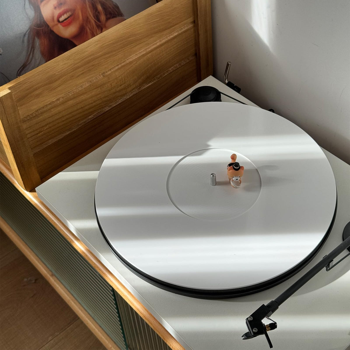 TAKMORK acrylic slipmat sound improvement enhances resonance control.