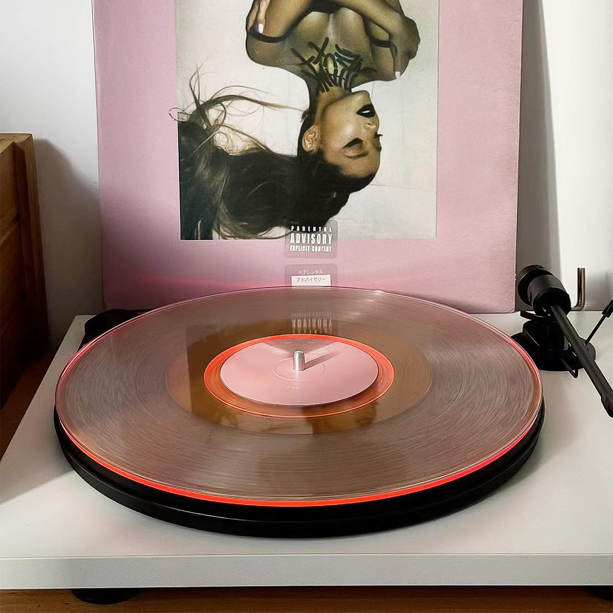 TAKMORK acrylic slipmat close-up shows a precise surface for clean sound.
