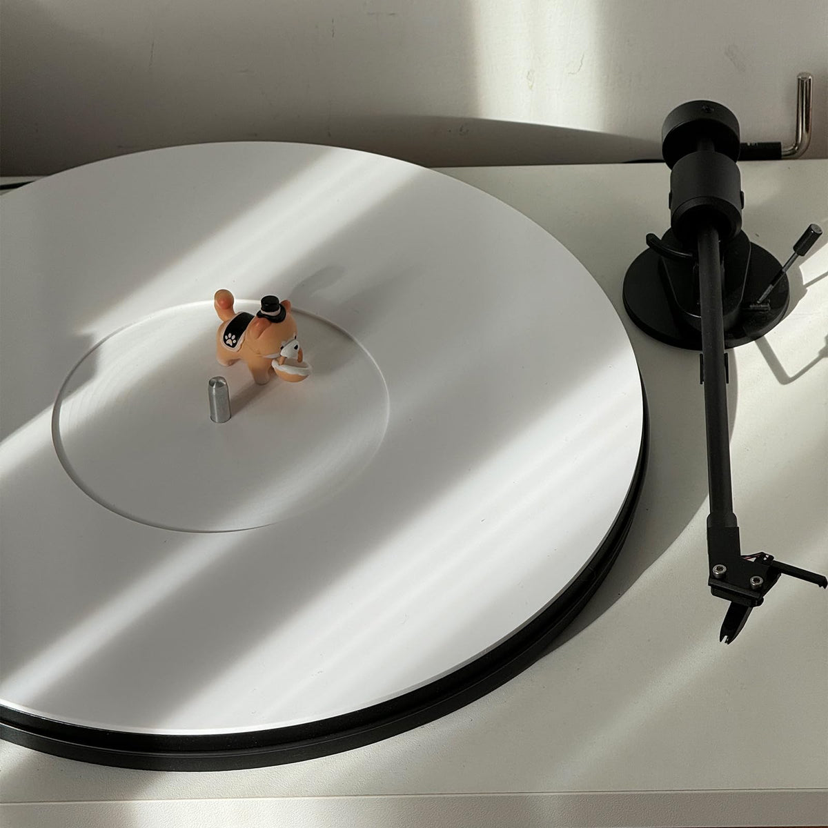 TAKMORK fuller sound output with anti-static slipmat on your platter.