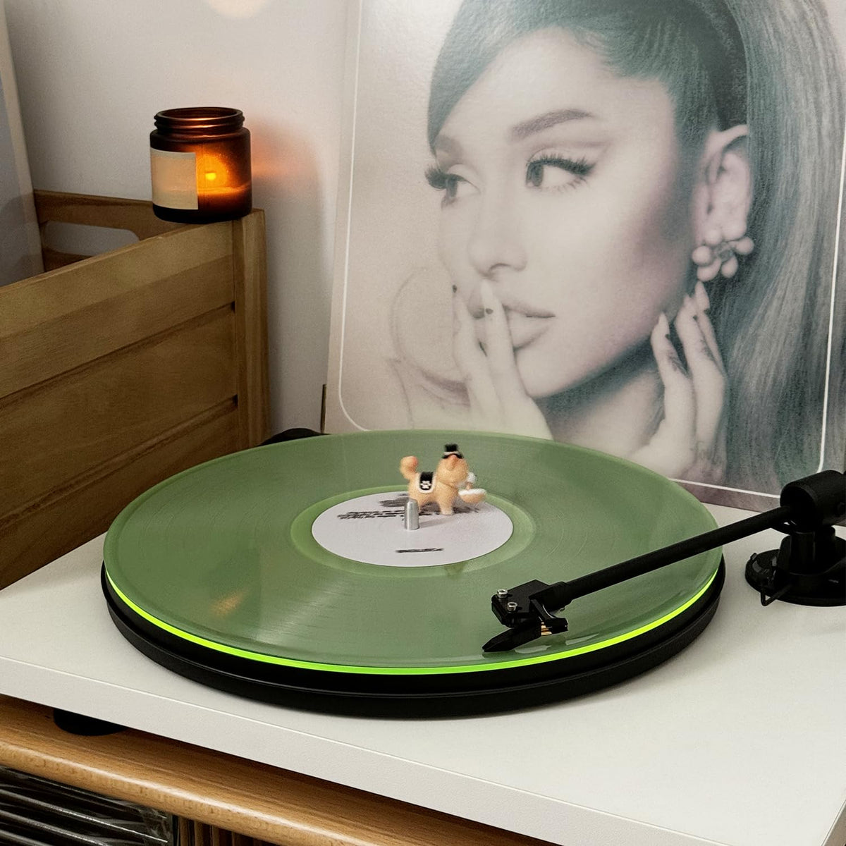 TAKMORK Turntable mat glow effect — adds neon glow to your listening space.