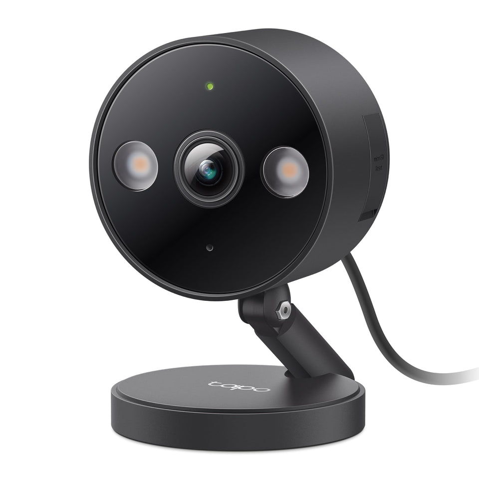 Tapo C121 front view showing lens and lights, clear image capture benefit