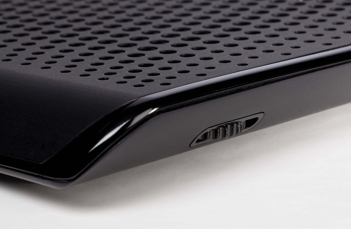 Targus Chill Mat HD3 elastomer feet underside showing non-slip stability benefit