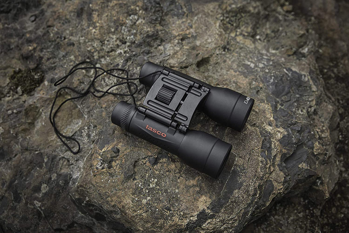 TASCO ES10X32 eyepiece detail illustrating 10mm eye relief for comfortable viewing