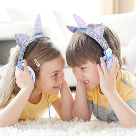 Child using TCJJ headset mic during online class