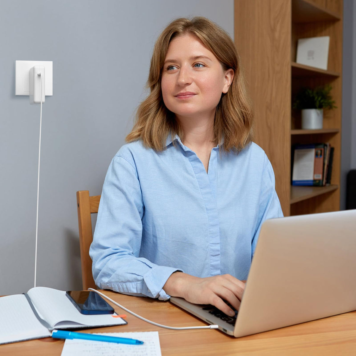 Tearplex compatibility illustration with MacBook, iPad, and USB-C devices.