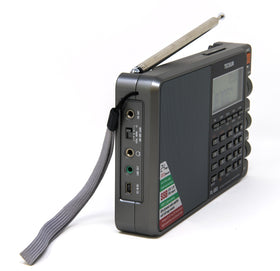 TECSUN PL880 display close-up highlighting clear tuning