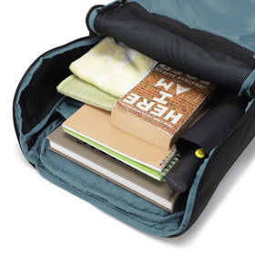 Thule Accent Backpack wide U-opening enabling easy packing.