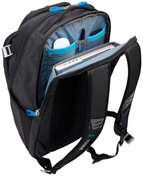 Thule Crossover 32L laptop compartment fits 17 in MacBook Pro securely