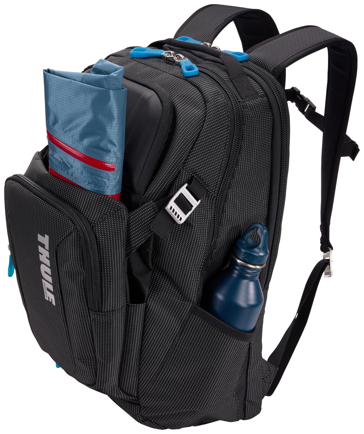 Thule Crossover 32L water-resistant fabrics endure daily commutes
