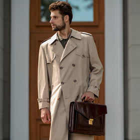 Time Resistance briefcase padded strap close-up demonstrates comfortable carry for long commutes.