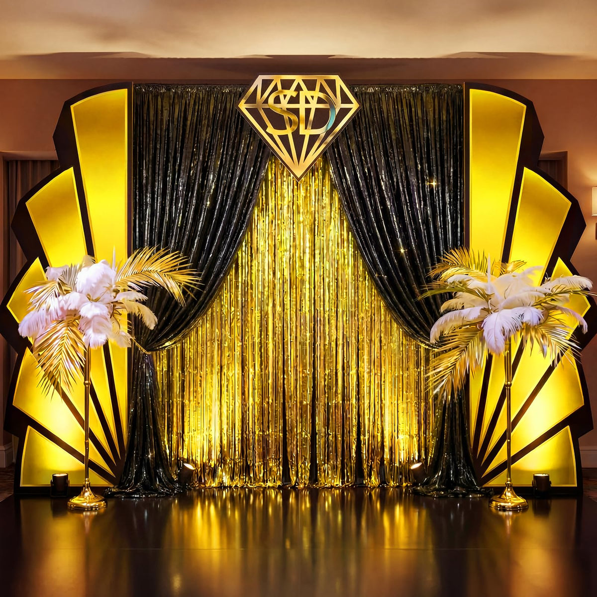 Tingjoo roaring 20s backdrop in black and gold for elegant event photos.