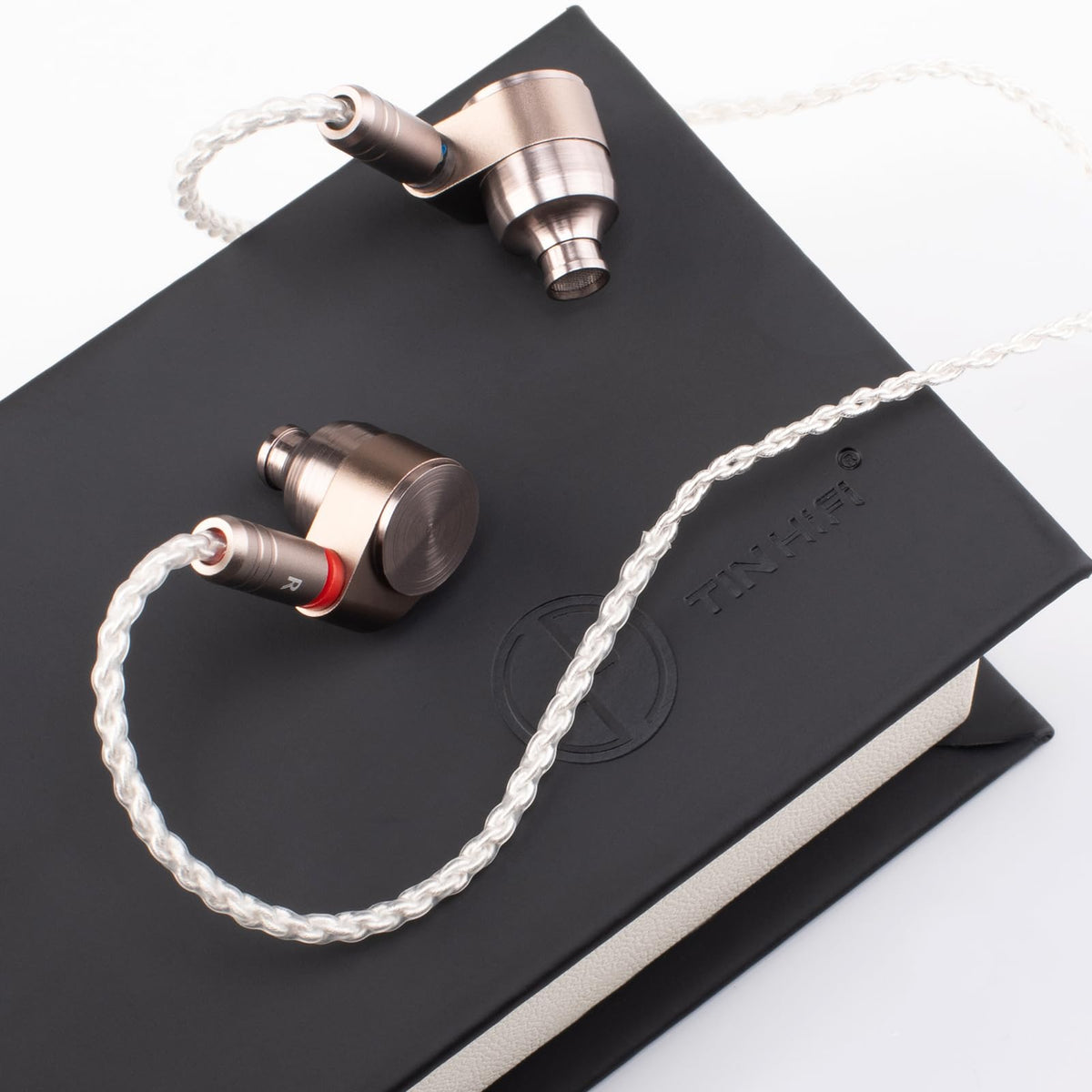 TINHIFI accessories with three silicone tips and soft cable for customizable comfort