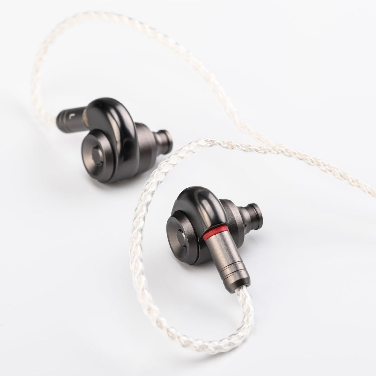 TINHIFI T2 MKIII aluminum housing texture showing lightweight durability benefit