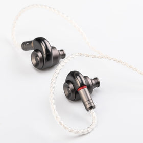 TINHIFI T2 MKIII aluminum housing texture showing lightweight durability benefit