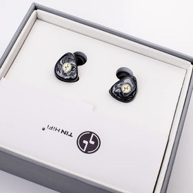TINHIFI T3 Plus detachable 2-pin silver-plated cable closeup demonstrates secure connection