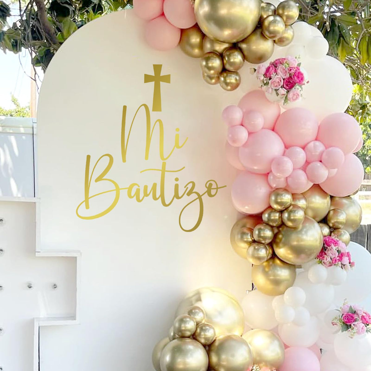 Tintisfafa gold letter decal highlights the theme at events.