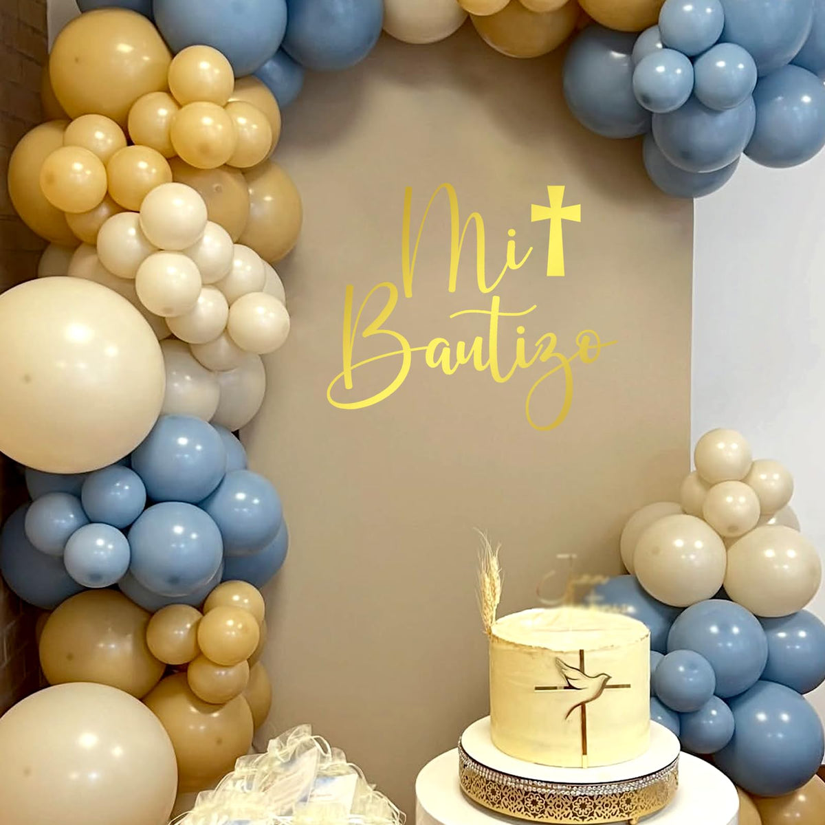 Tintisfafa Mi Bautizo cross decal adds a subtle focal point.