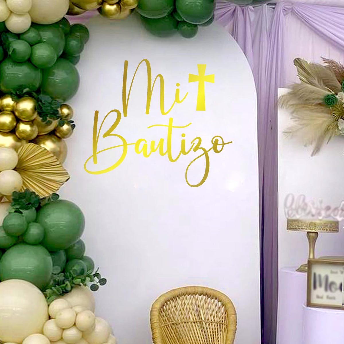 Tintisfafa Mi Bautizo gold decal on arch backdrop enhances photos.