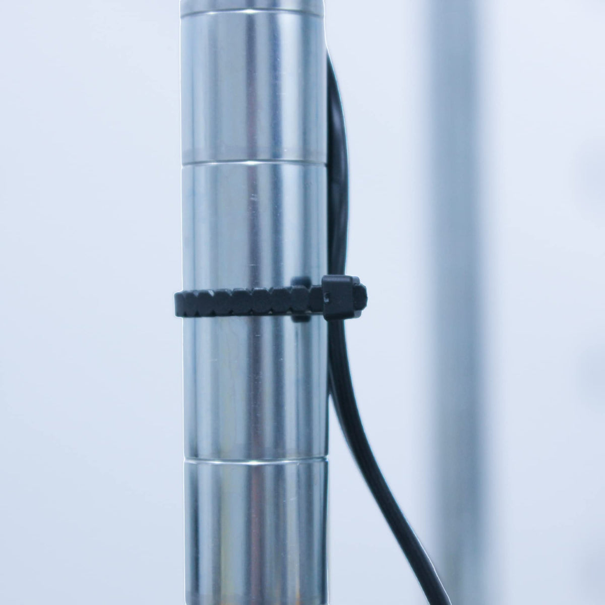 TITE-REACH size scale with hand showing 8-inch length and easy handling benefit