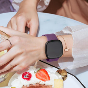 Tobfit Sense band easy installation demonstrating secure clasp and quick on/off