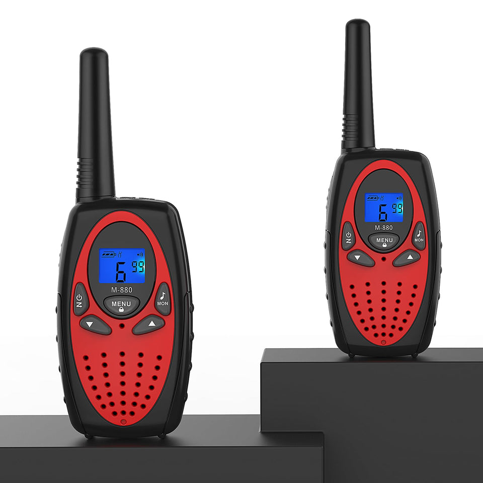 Topsung M880 walkie talkie with LCD screen for reliable outdoor communication.