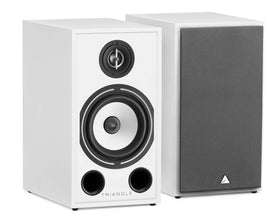 Triangle Borea BR03 front view in white, ideal for compact rooms.