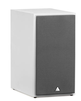 Triangle Borea BR03 on stands, enabling versatile placement and optimal listening.