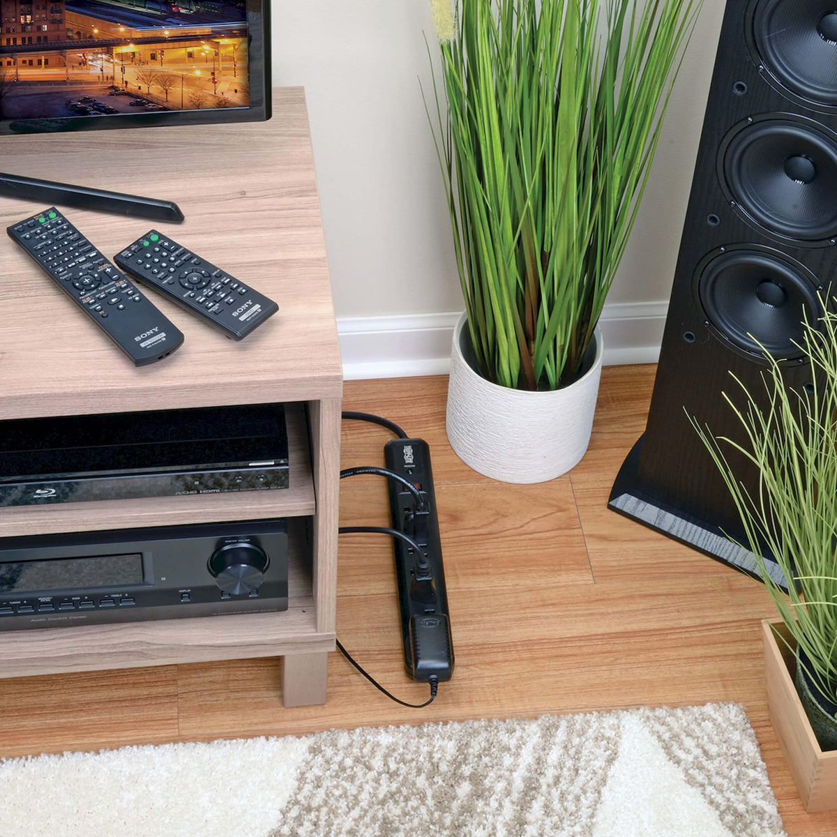 TRIPP LITE TLP74RB 4ft cord enables flexible placement around a workstation