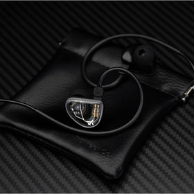 TRUTHEAR GATE PC-ABS cavity keeps the IEM lightweight and sturdy.