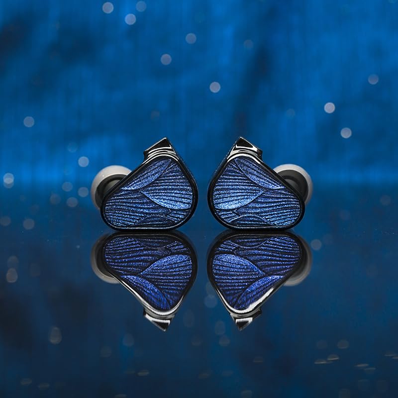TRUTHEAR ZERO:BLUE2 two-pin cable showing upgradeable 294-core copper and silver-plated coaxial.