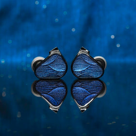 TRUTHEAR ZERO:BLUE2 two-pin cable showing upgradeable 294-core copper and silver-plated coaxial.