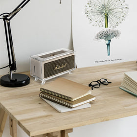 TXEsign Emberton stand with non-slip feet reduces desk vibration