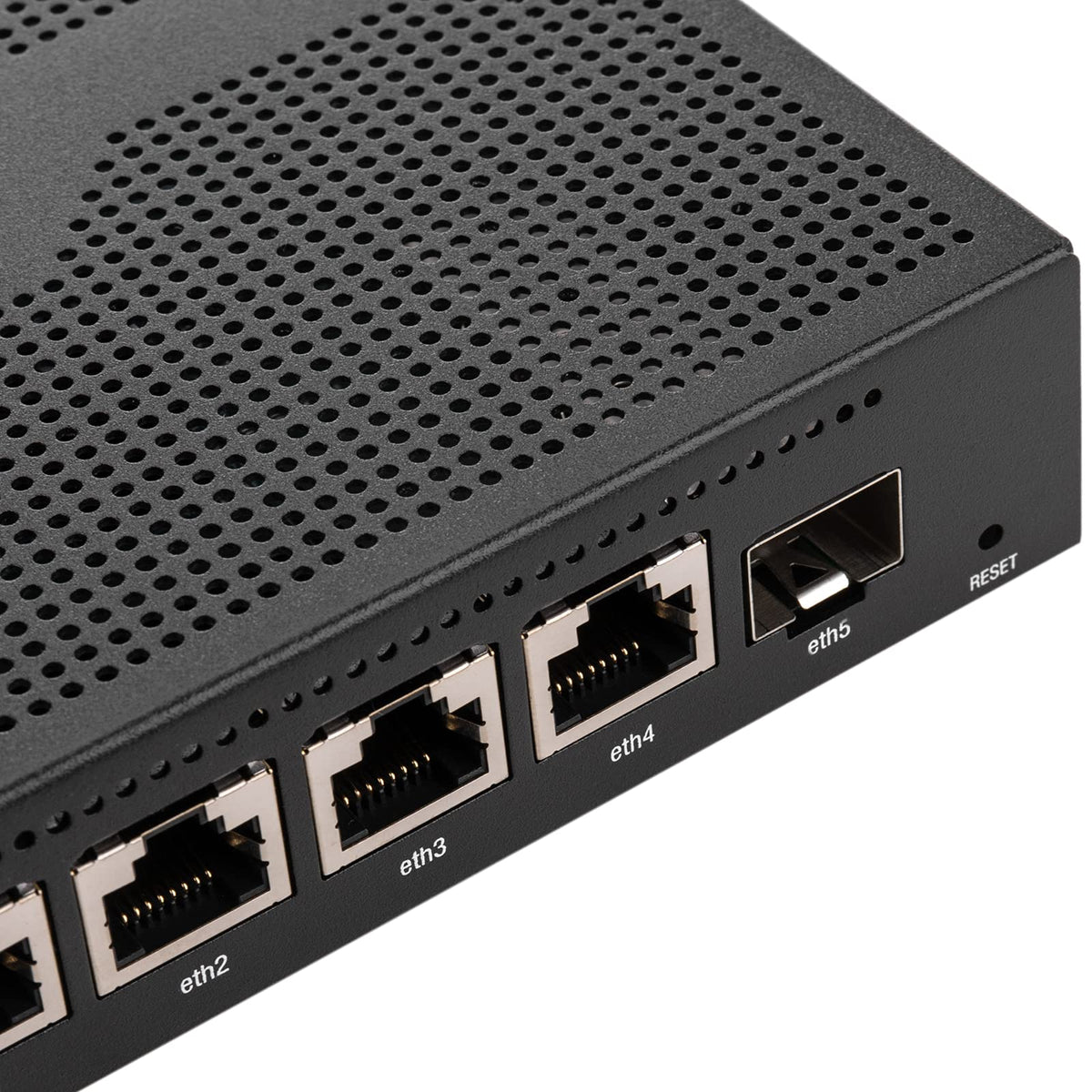 Ubiquiti ER-6P box and accessories ready for quick deployment