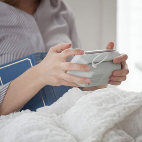 UnnFiko built-in 1200mAh battery enables 4–5 hours playback.