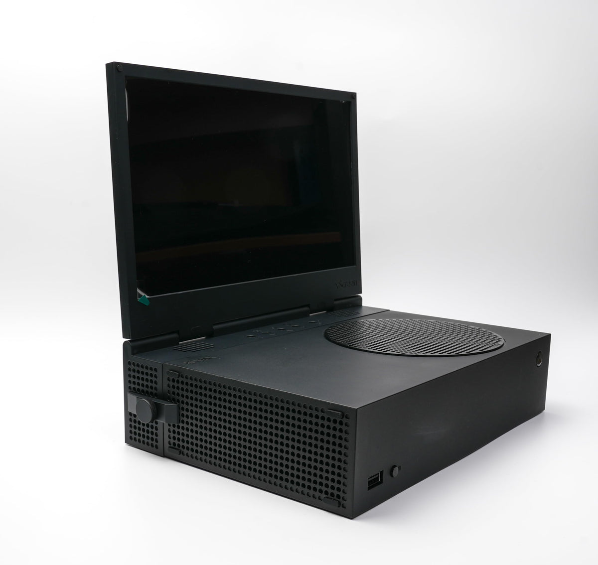 UPspec xScreen cablefree power: USB-powered setup simplifies portable play.