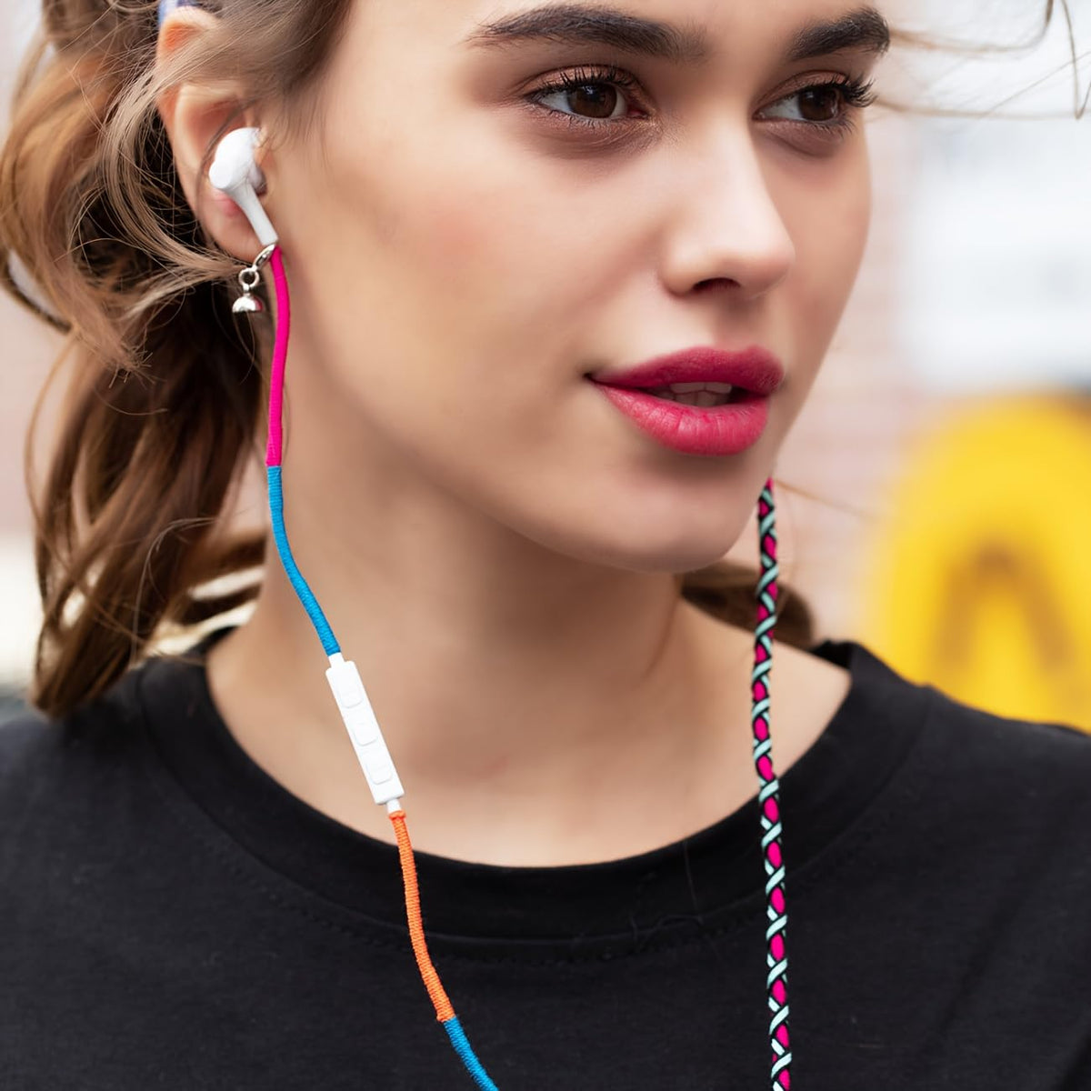 URIZONS mic blue noise reduction for clearer calls in crowded spaces