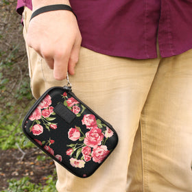 USA Gear Floral spacious interior fitting hotspot and accessories neatly