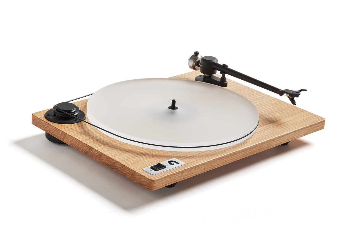 U-Turn Audio Orbit Plus Gen 2 Oak front view showing a stable oak plinth for quiet playback.