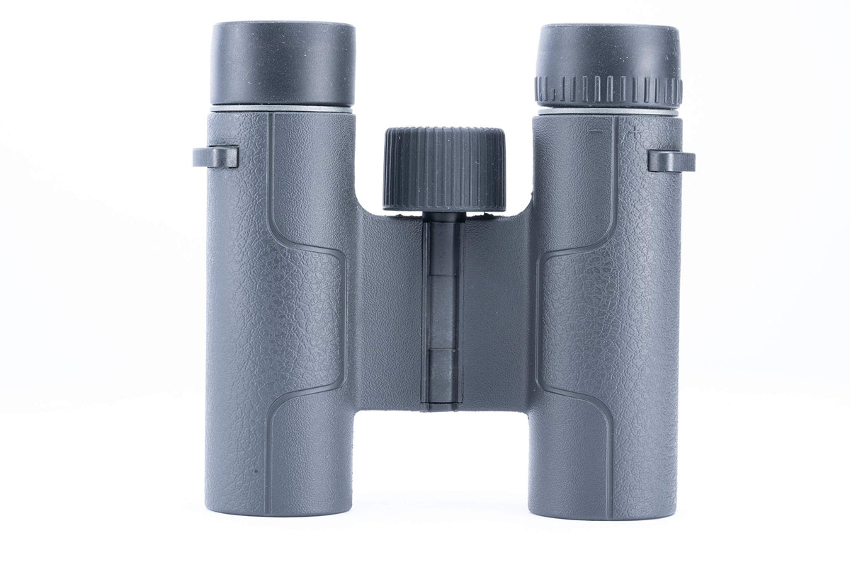 Vanguard Vesta 10x25 soft eyecups for comfortable viewing.