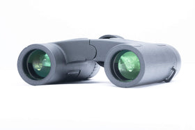 Vanguard Vesta 10x25 lightweight, durable housing for field use.