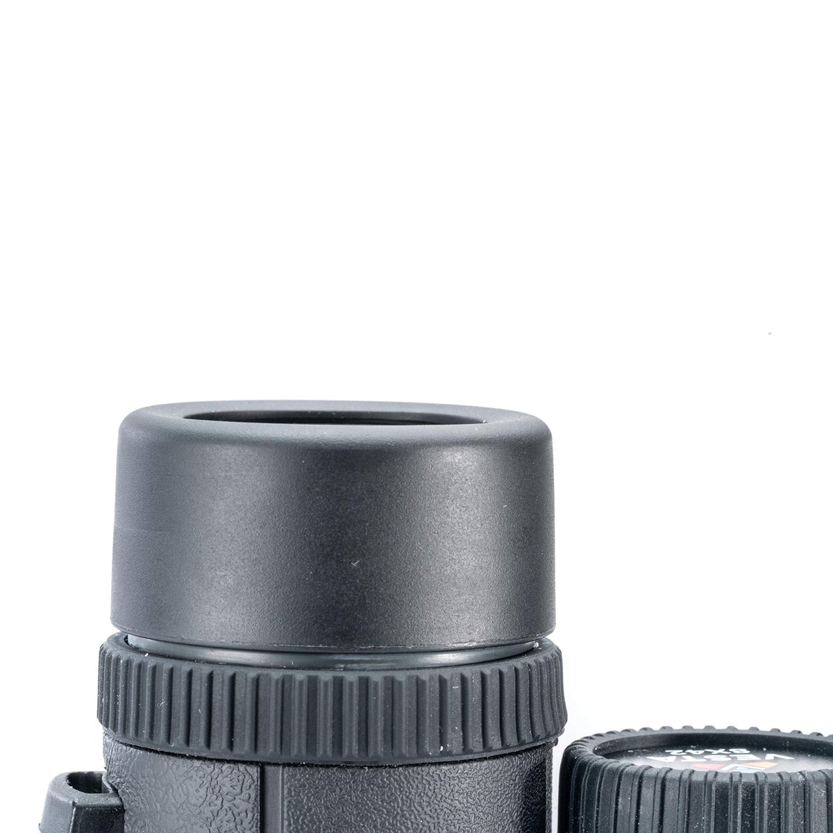 Vanguard Vesta 10x42 binoculars ergonomic body with non-slip armoring