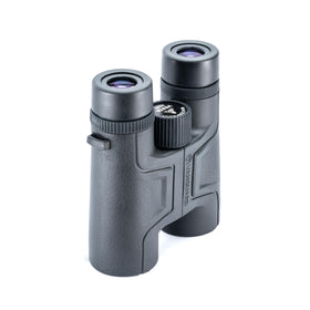 Close-up center focus knob on Vesta 8420 enables quick, precise adjustments.