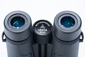 Waterproof and fogproof seals keep Vesta 8420 performance steady in varying conditions.