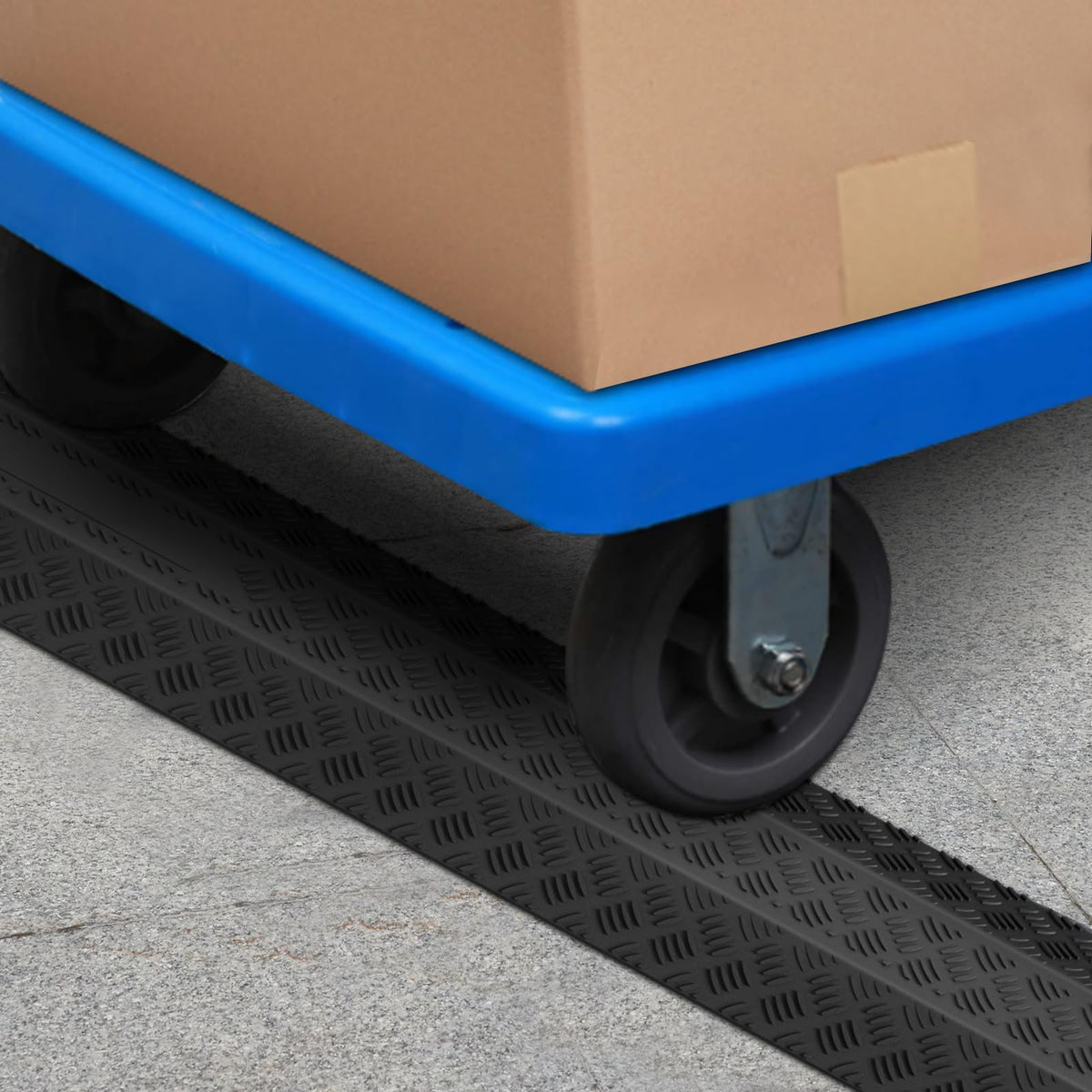 VEVOR indoor-outdoor rated ramp keeps cables organized in diverse settings.