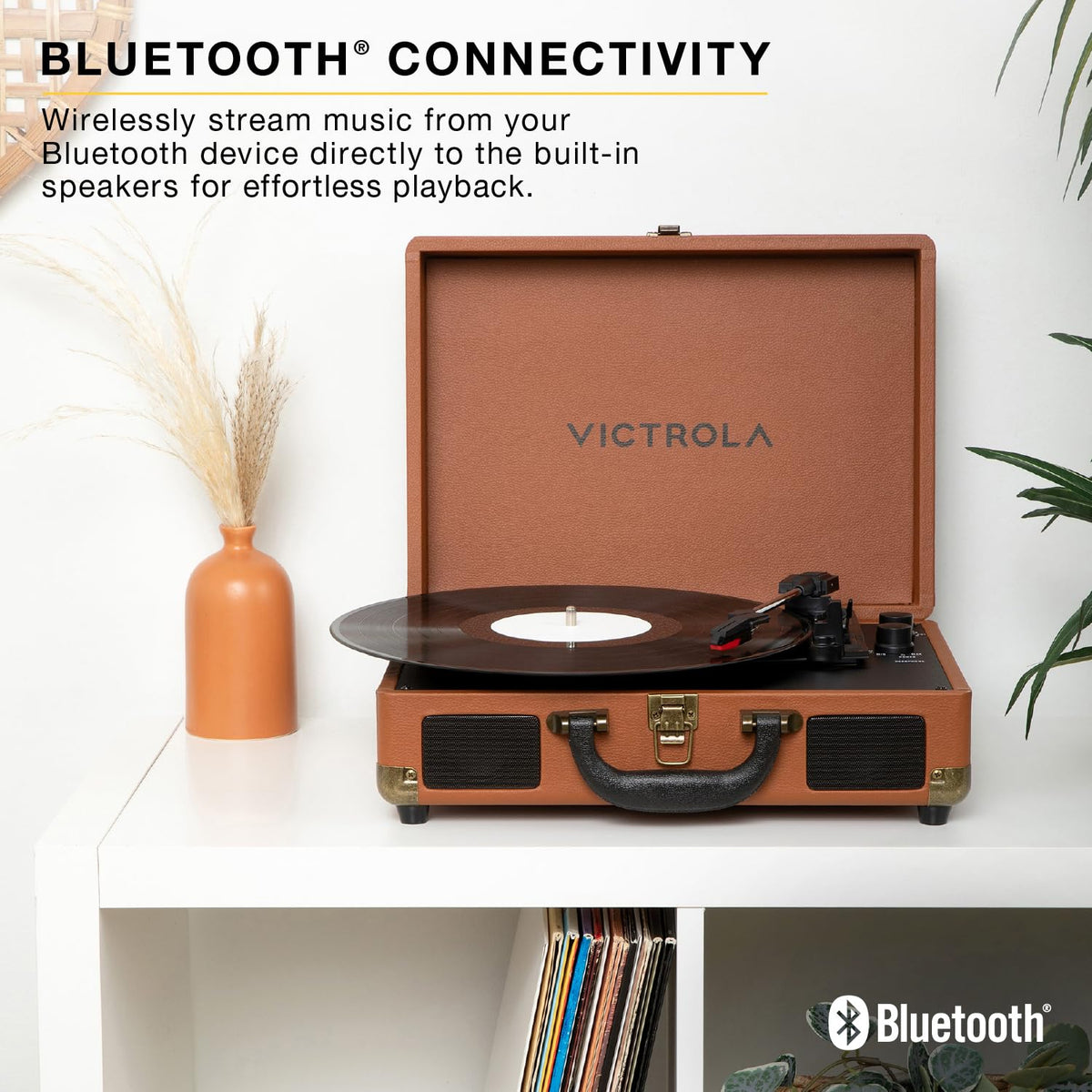 Victrola Journey II RCA and headphone outputs enable external speakers or private listening.